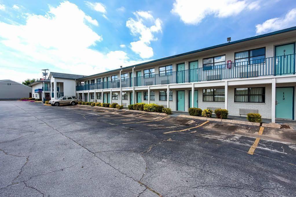 Motel 6 Chattanooga East Екстер'єр фото